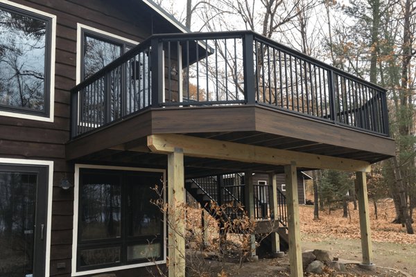 Custom deck builder in Minnetonka MN