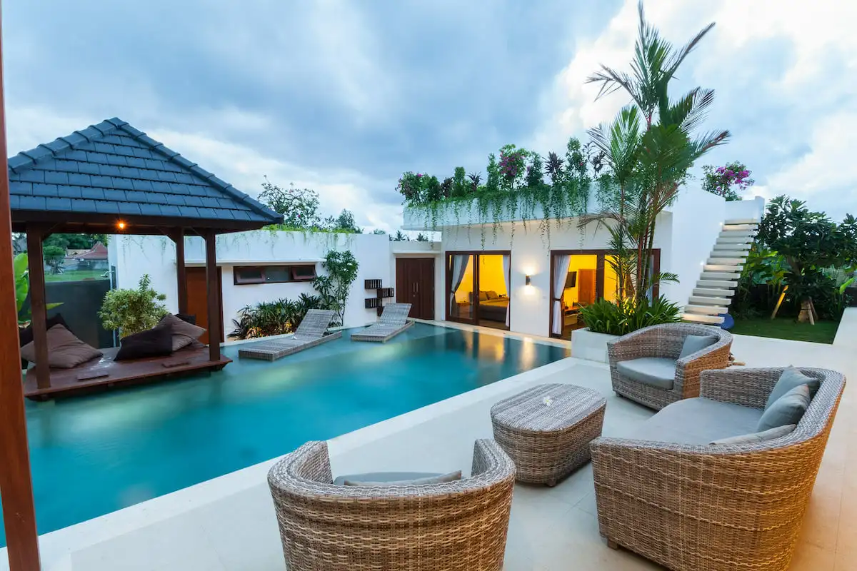 pool deck furniture ideas
